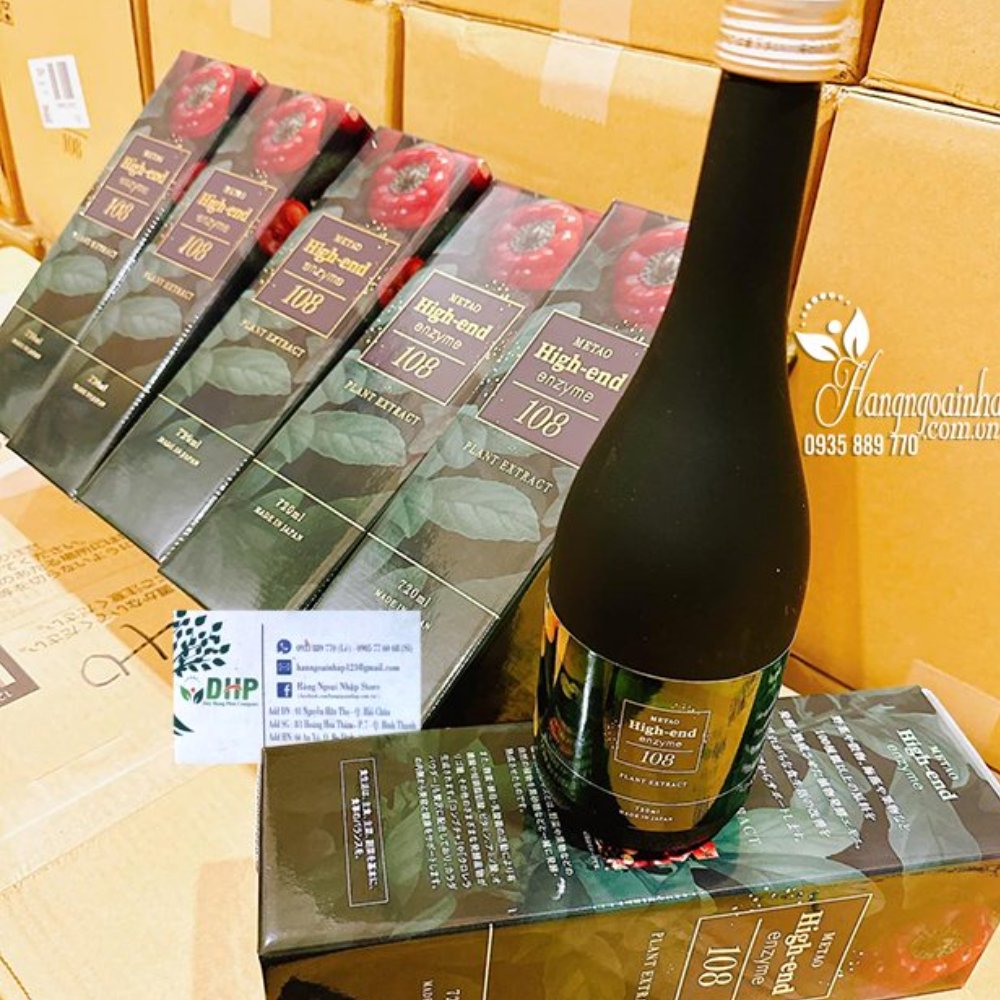 Thương hiệu: TH true JUICE.Dung tích: 350ml.Bao bì: Đóng gói trong chai nhựa tiện lợi với thiết kế cổ chai rộng hiện đại, mang đến trải nghiệm uống sảng khoái và dễ dàng mang theo khi đi học, đi làm.Công nghệ: Sản xuất trên dây chuyền khép kín hiện đại từ CHLB Đức, áp dụng công nghệ tiệt trùng và chiết rót vô trùng giúp lưu giữ tối đa cấu trúc dinh dưỡng và hương vị nguyên bản.Thành phần và Hương vịThành phần: 99,94% nước cam ép cô đặc tự nhiên và hương cam tự nhiên.Hương vị: Vị chua ngọt cân bằng, thanh mát đặc trưng của cam tươi, vô cùng sảng khoái mà không bị gắt.Cam kết: Hoàn toàn không bổ sung đường, không chứa chất bảo quản và không sử dụng phụ gia nhân tạo.Công dụng nổi bật cho sức khỏeTăng cường hệ miễn dịch: Hàm lượng vitamin C dồi dào giúp kích thích sản sinh tế bào bạch cầu, nâng cao sức đề kháng bảo vệ cơ thể khỏi các tác nhân gây bệnh.Chống oxy hóa mạnh mẽ: Giàu polyphenols và các hợp chất thực vật giúp ngăn ngừa lão hóa tế bào, nuôi dưỡng làn da sáng khỏe từ bên trong.Bổ sung khoáng chất thiết yếu: Cung cấp Kali, Magie và Folat tự nhiên giúp cân bằng điện giải, hỗ trợ hệ tim mạch và giảm mệt mỏi cơ bắp.Nạp năng lượng tức thì: Cung cấp khoảng 46 kcal / 100ml, giúp cơ thể nhanh chóng phục hồi thể lực sau khi vận động hoặc làm việc mệt mỏi.Hướng dẫn sử dụng và Bảo quảnThưởng thức: Lắc đều trước khi uống. Sản phẩm ngon hơn rất nhiều khi uống lạnh.Bảo quản: Để nơi khô ráo, thoáng mát, tránh ánh nắng trực tiếp. Sau khi mở nắp, bắt buộc bảo quản lạnh ở nhiệt độ 4 - 10 độ C và sử dụng hết trong vòng 24 giờ.