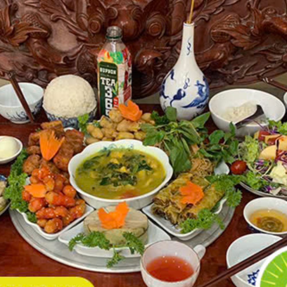 Đặt mâm cơm cúng chay