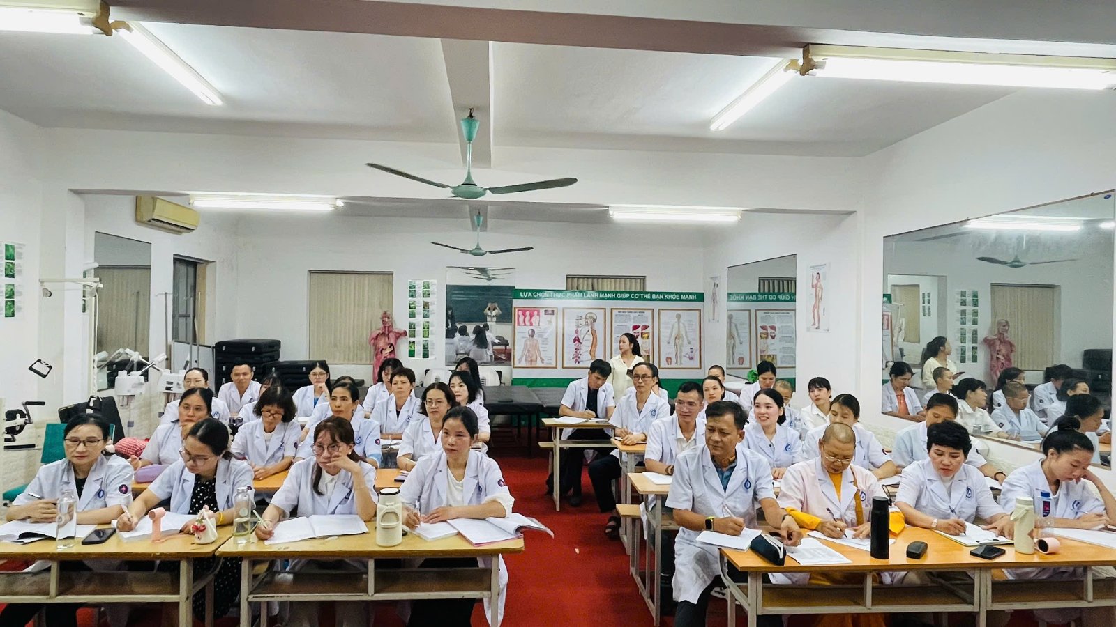Học lý thuyết