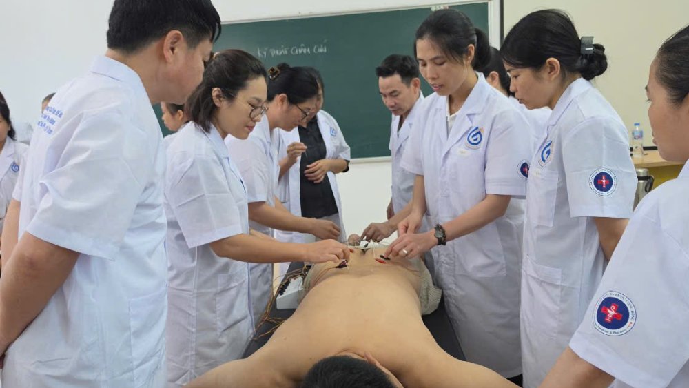 Thông tin chương trình tặng học bổng YHCT của Gems 3
