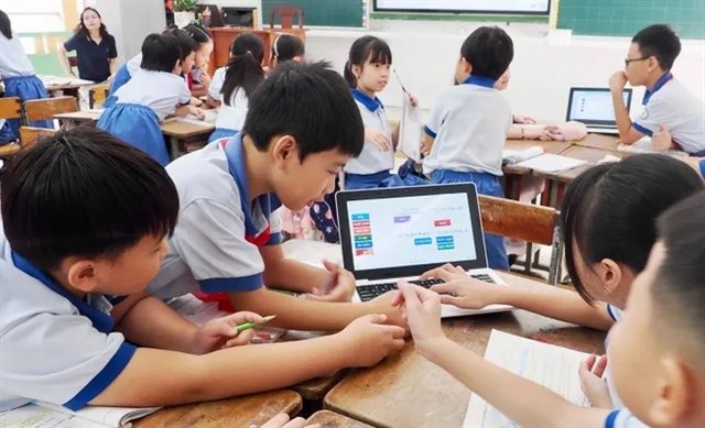 Trẻ học tập và trao đổi tại HURA